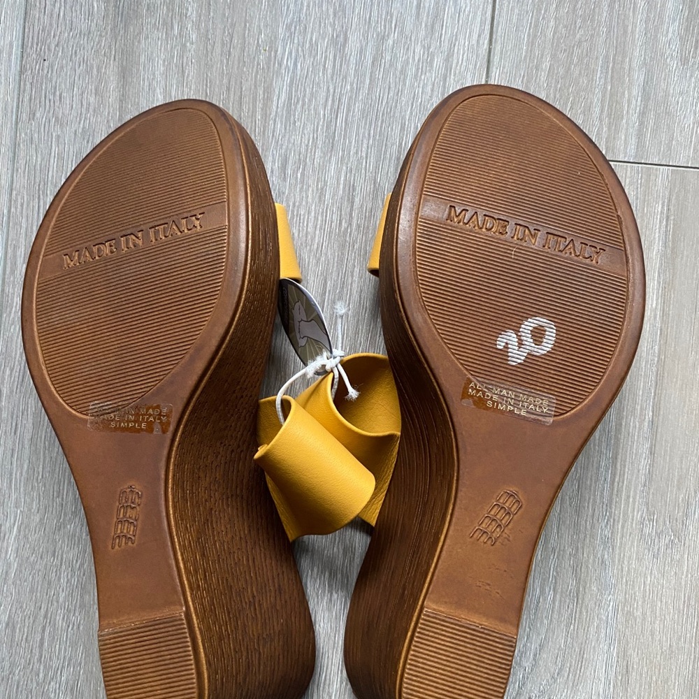Italian Shoemaker Size 8 Yellow Wedge with buckle - Picture 5 of 8